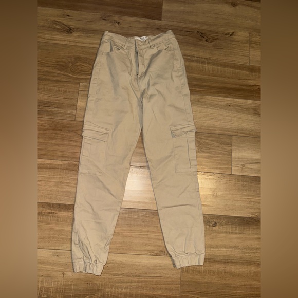 Women’s Tan Cargo Pants - Picture 1 of 2